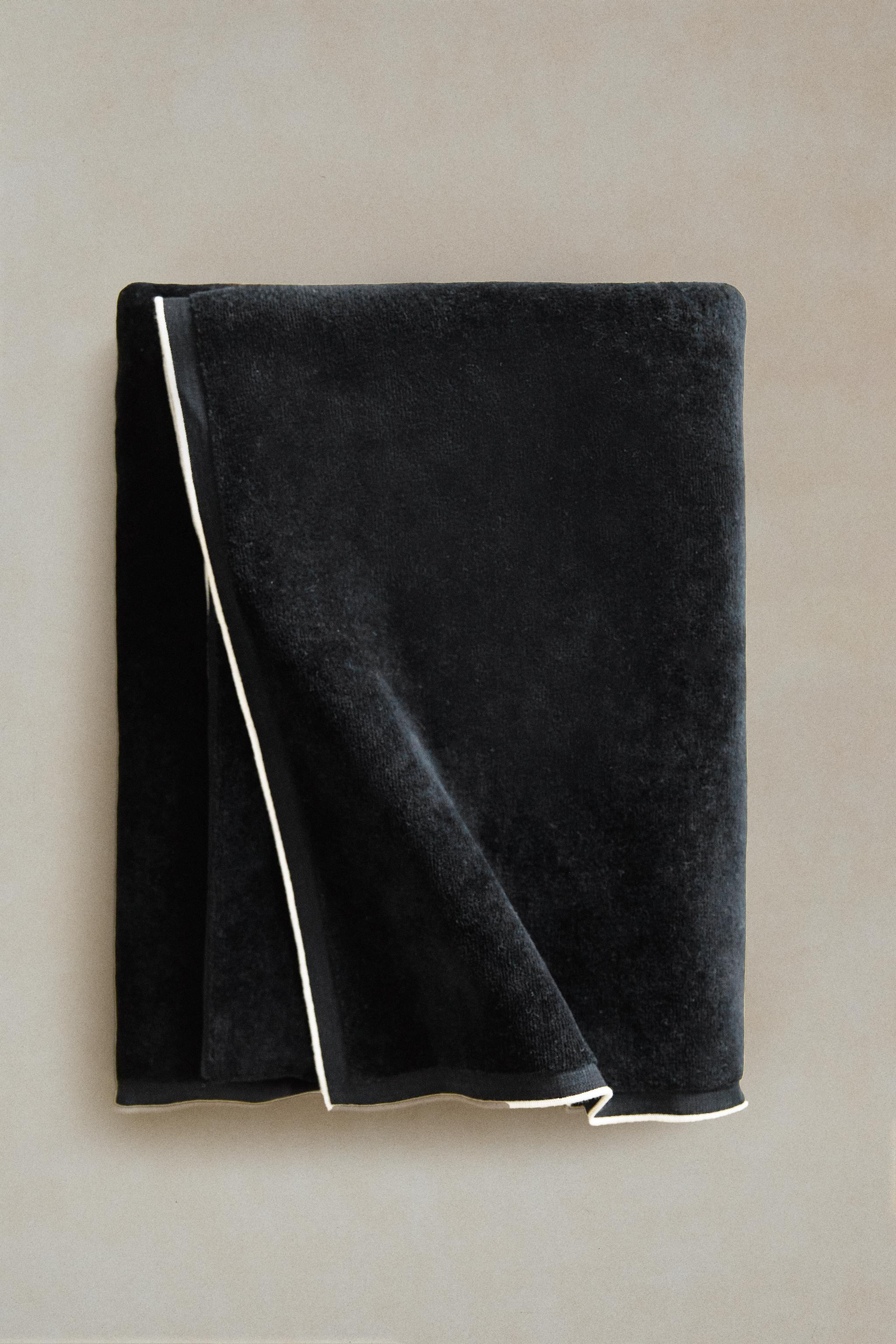 VELOUR OVERLOCK BATH TOWEL